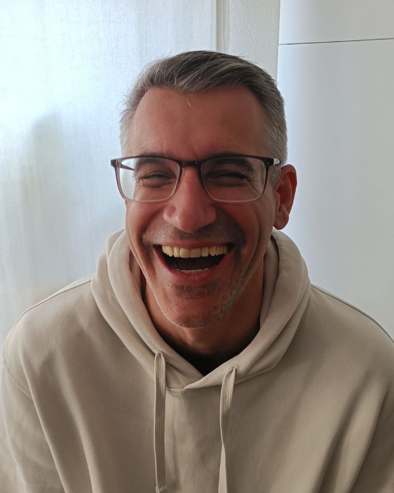 Guus Witjes laughing during an AI training workshop